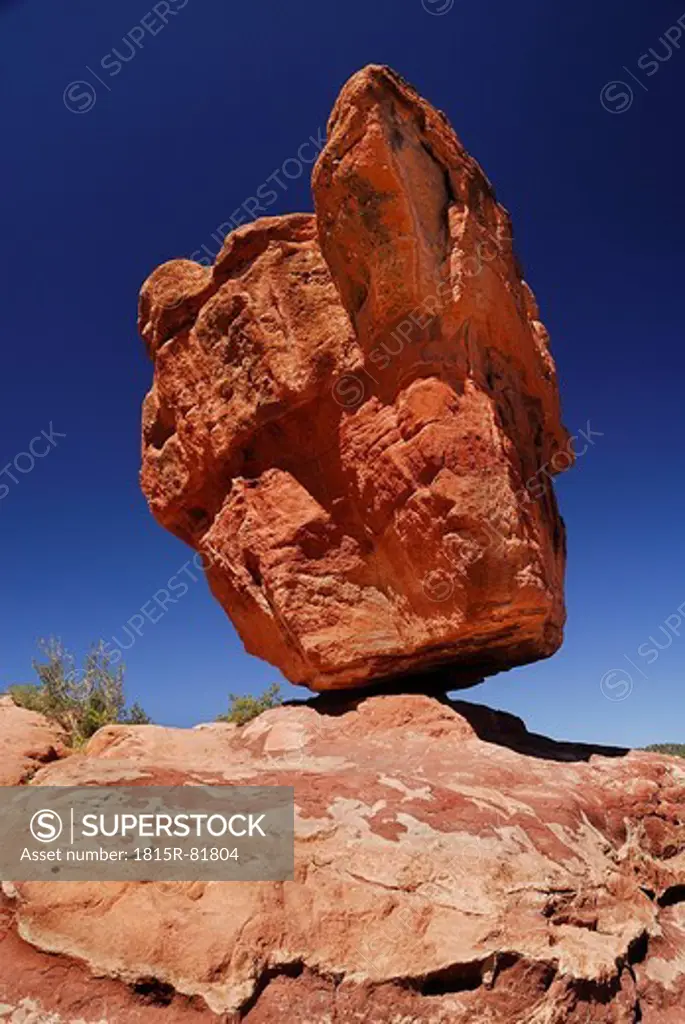 USA, Colorado, Colorada Springs, Garden of the Gods, View of sandstone balancing rock in public park