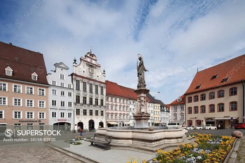 Germany, Bavaria, Upper Bavaria, Landsberg am Lech, View of Marienbrunnen fountain with town hall