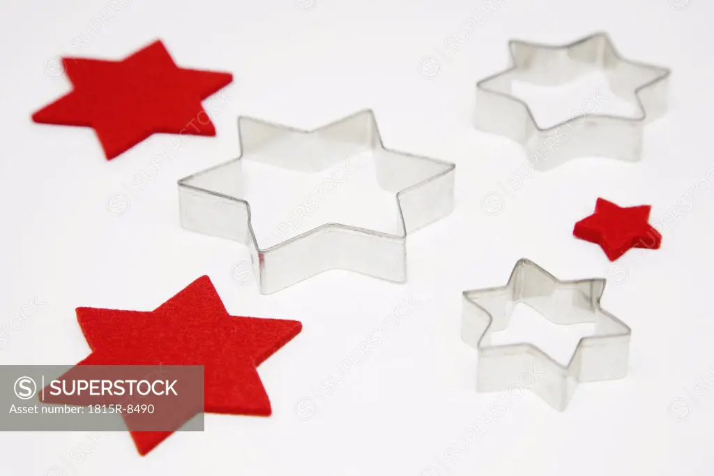 Star-shaped cookie cutters and felt decoration