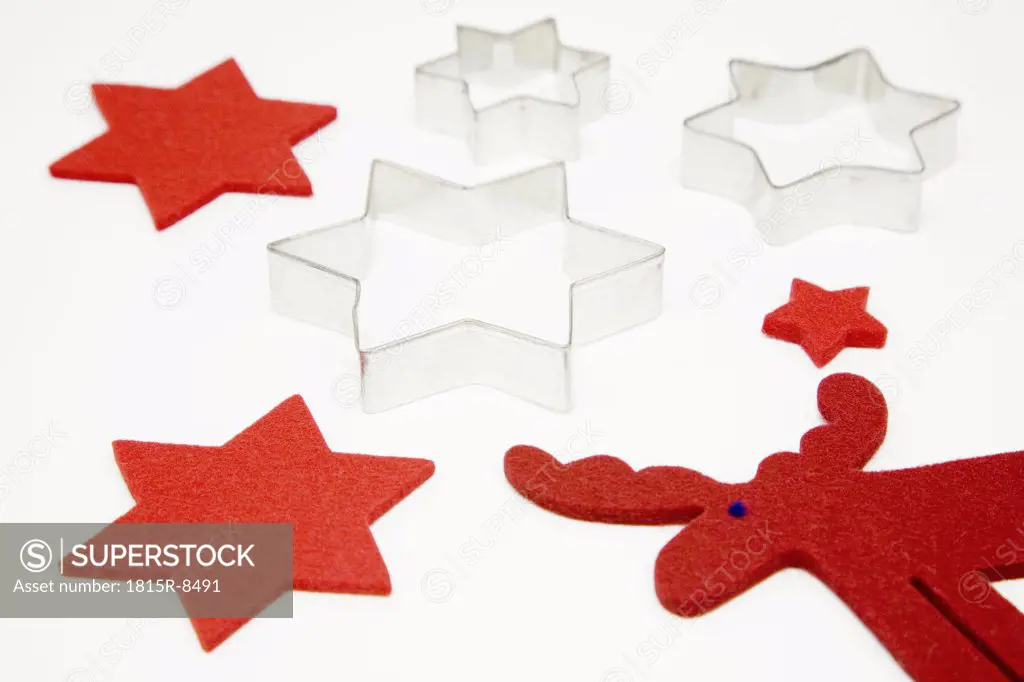 Star-shaped cookie cutters and felt decoration