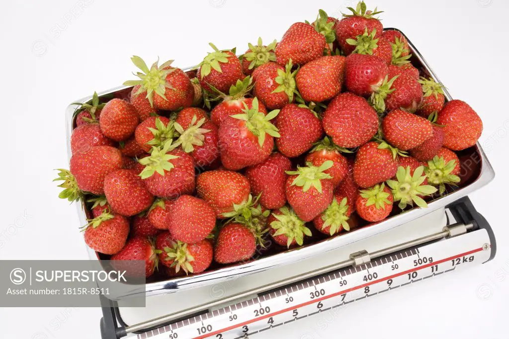 Strawberries on kitchen scale