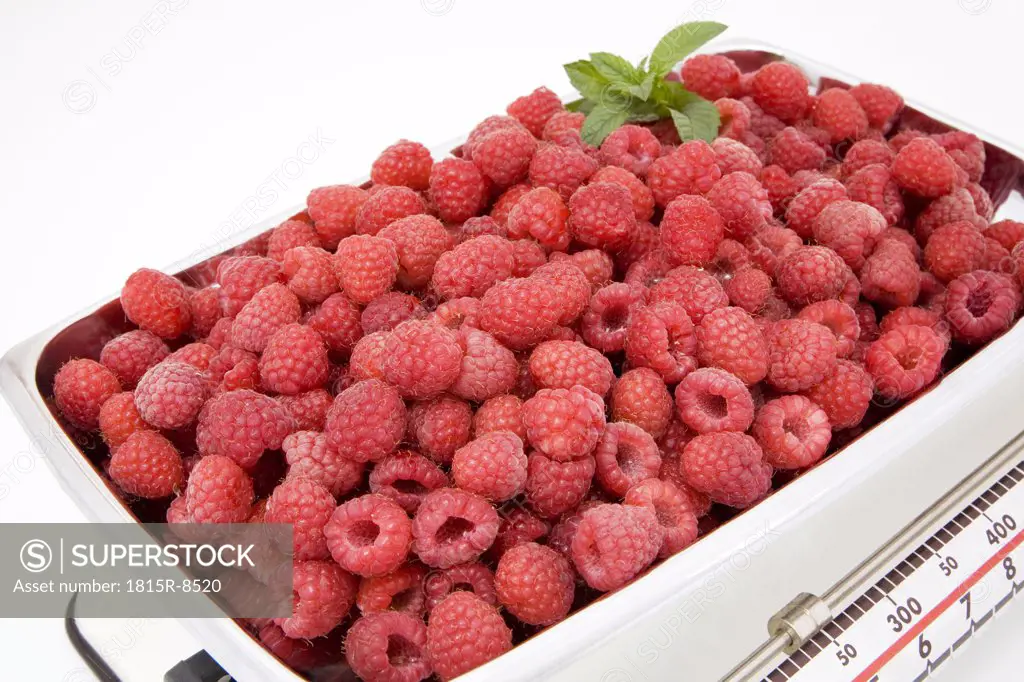 Raspberries on kitchen scale