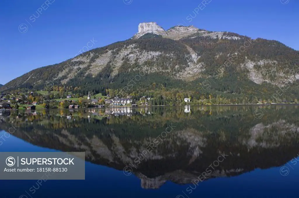 Austria, Salzkammergut, View of altausseer see lake and loser mountain