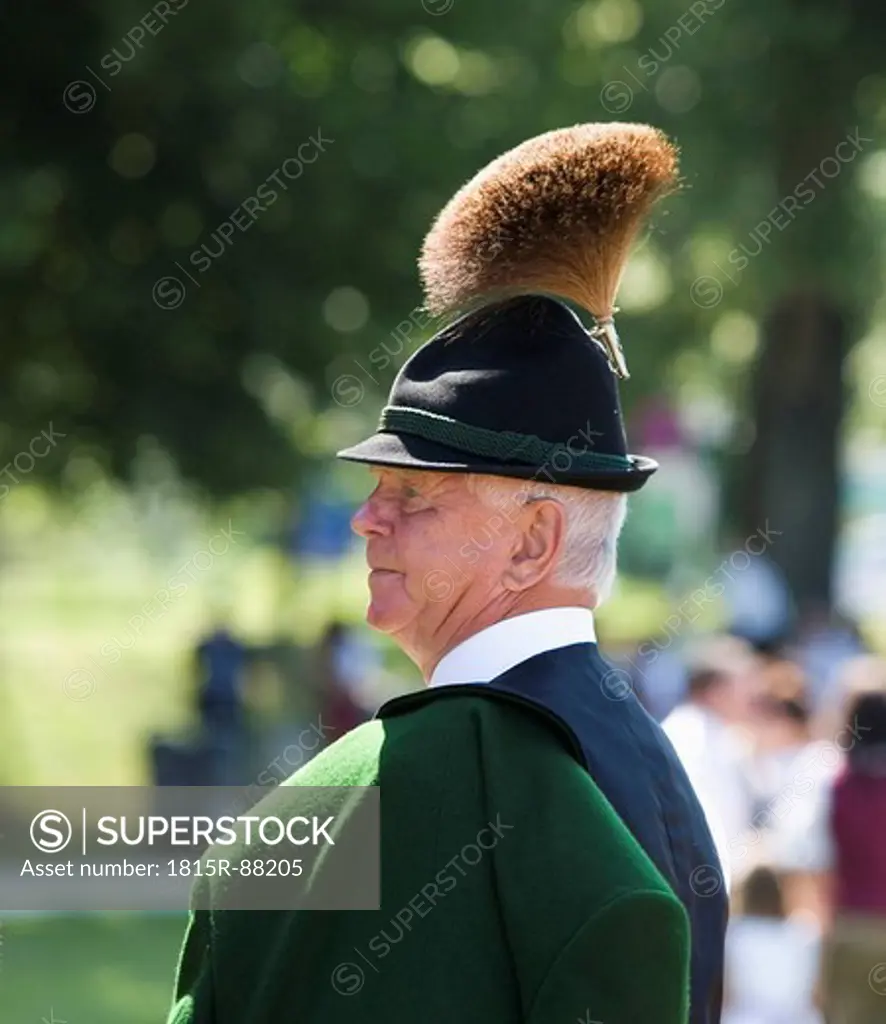 Austria, Salzkammergut, Land Salzburg, Senior man wearing traditional costume and hat with gamsbart