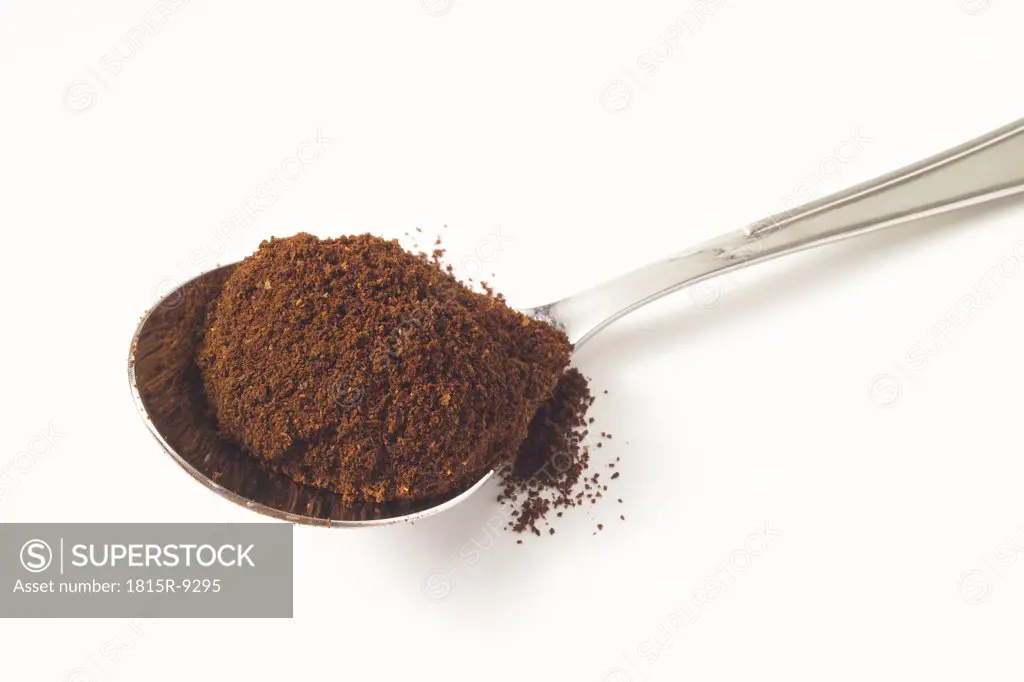 Coffee powder on spoon