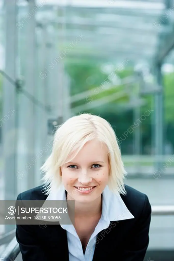 Germany, Bavaria, Munich, Young woman smiling, portrait