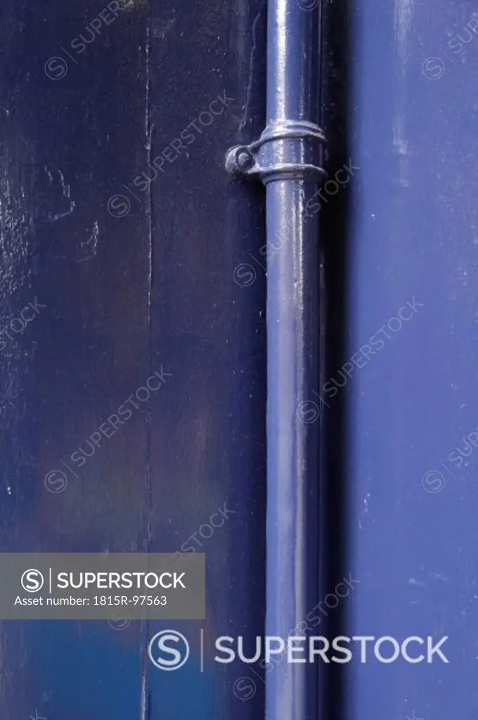 UK, England, Oxford, Pipe in front of blue wall