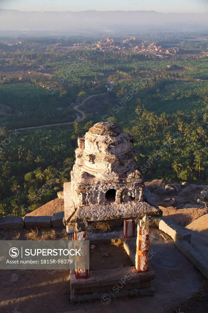 India, Karnataka, Hampi, View of Vijayanagara ruins