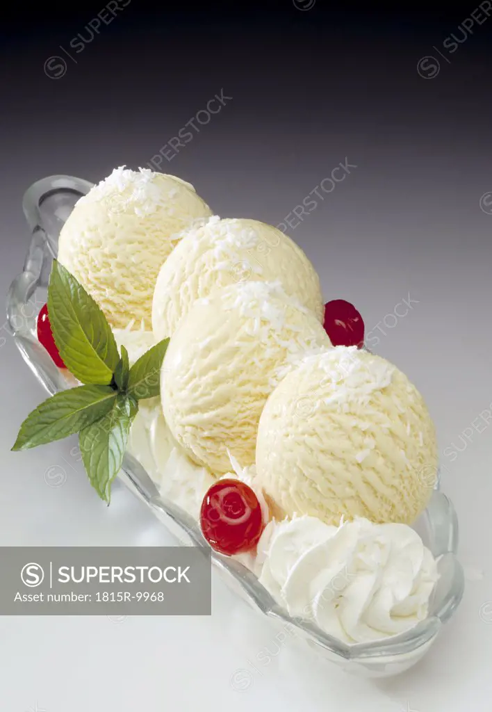 Icecream Vanilla with cherries