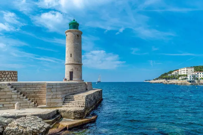 France, Provence-Alpes-Cote d'Azur, Bouches-du-Rhone, Cassis, Harbour, Lighthouse