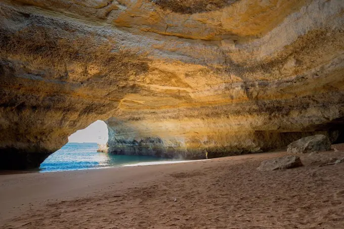Portugal, Lagoa, Praia de Benagil, rock cave