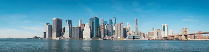USA, New York City, skyline and Brooklyn Bridge as seen from Brooklyn