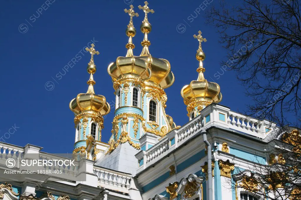 Russia, St. Petersburg, Chapel domes at The Imperial Palace at Tsarskoe Selo