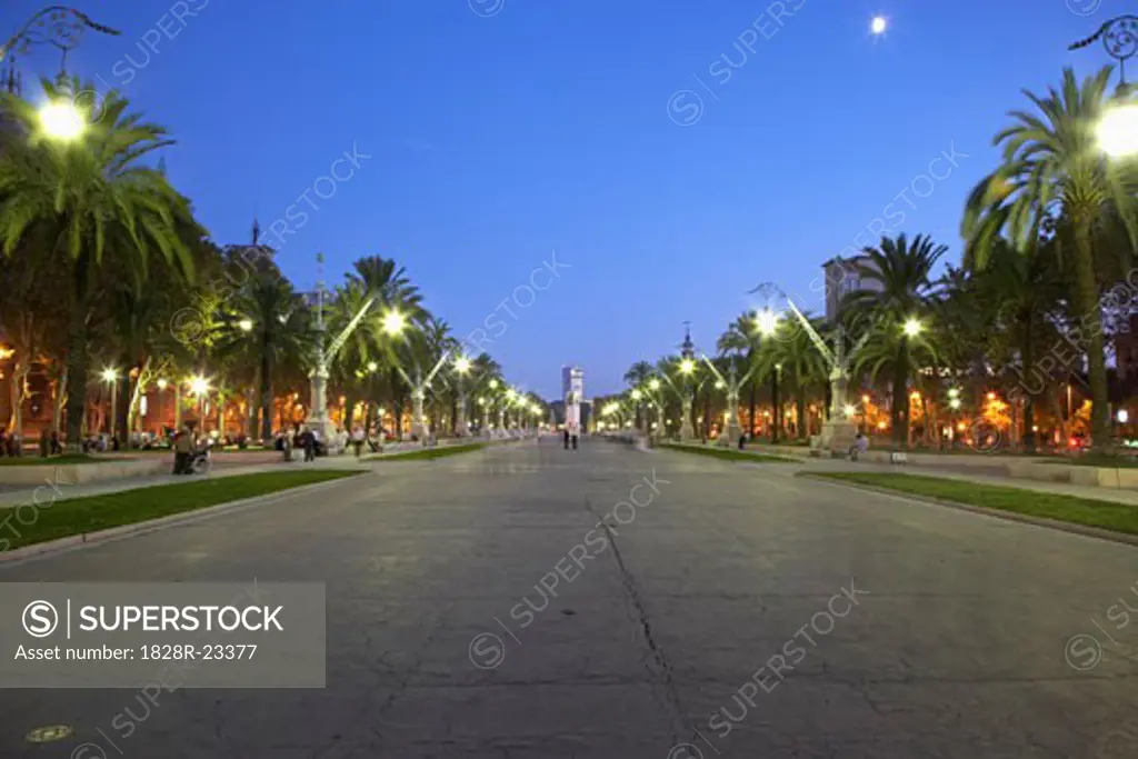 Promenade, Arc de Triomf, Barcelona, Spain   