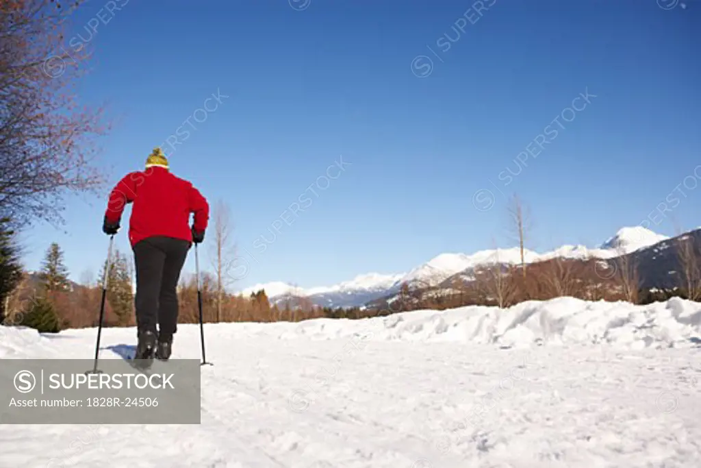 Man Skiing   