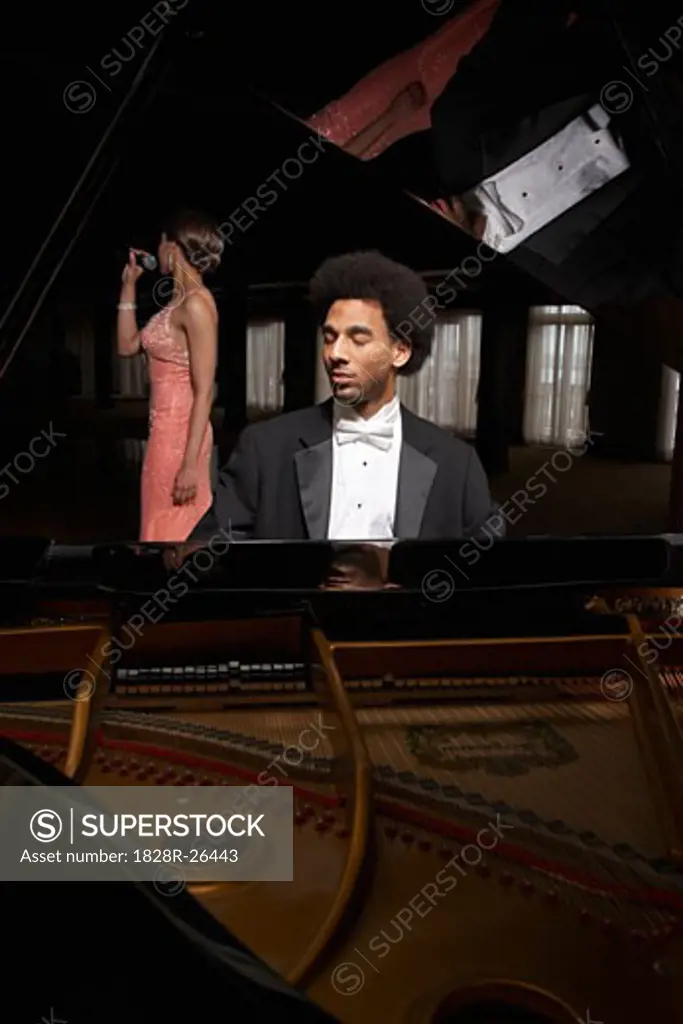 Pianist and Singer in Concert   