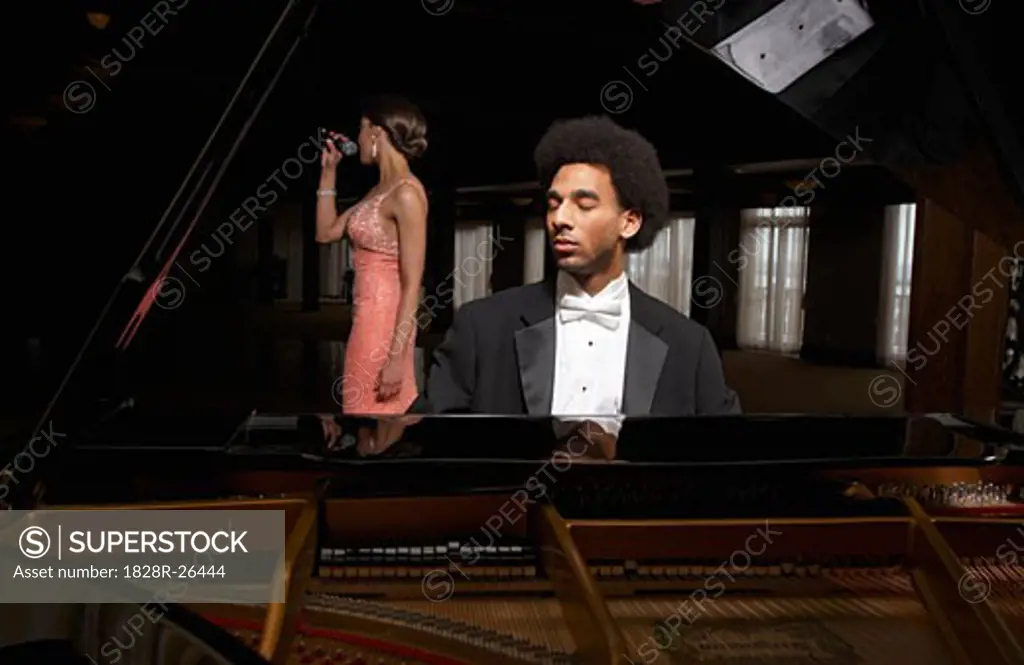 Pianist and Singer in Concert   