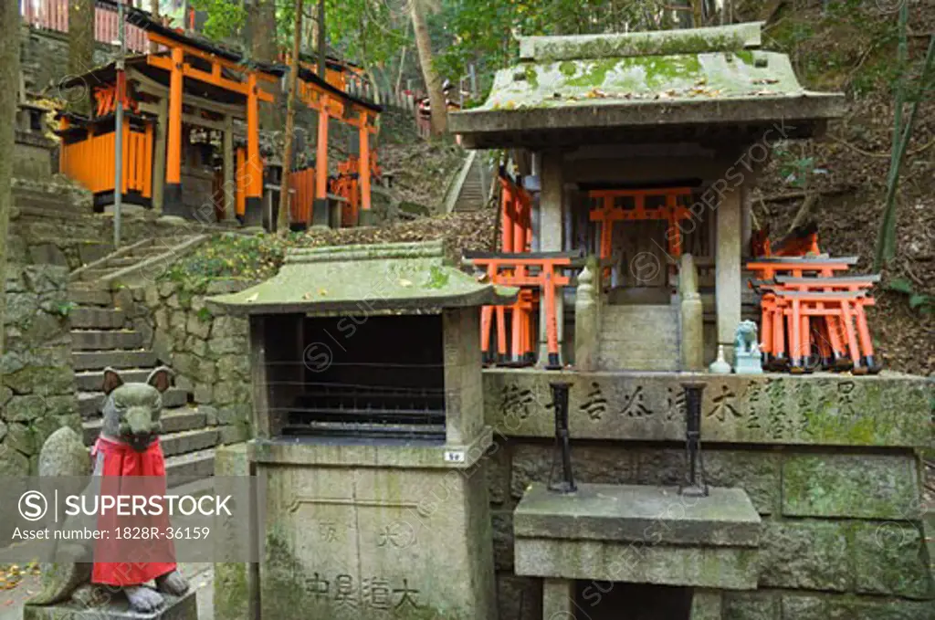 Fushimi Inari Taisha Shrine, Kyoto, Kansai, Honshu, Japan   