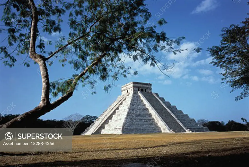 El Castillo Pyramid Yucatan, Chichen Itza, Mexico   