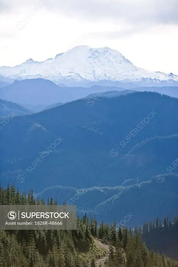 Mount Rainier, Snoqualmie Pass, Hyak, Washington State, USA   