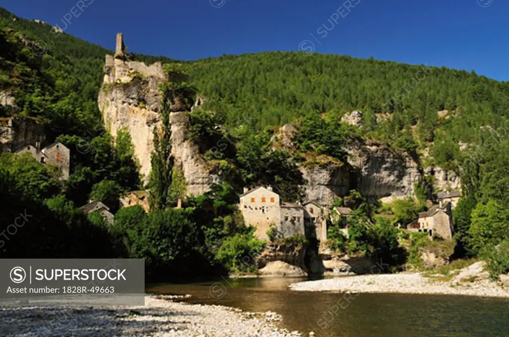 Chateau de Castelbouc, River Tarn, Gorges du Tarn, Sainte-Enimie, Languedoc-Roussillon, France   