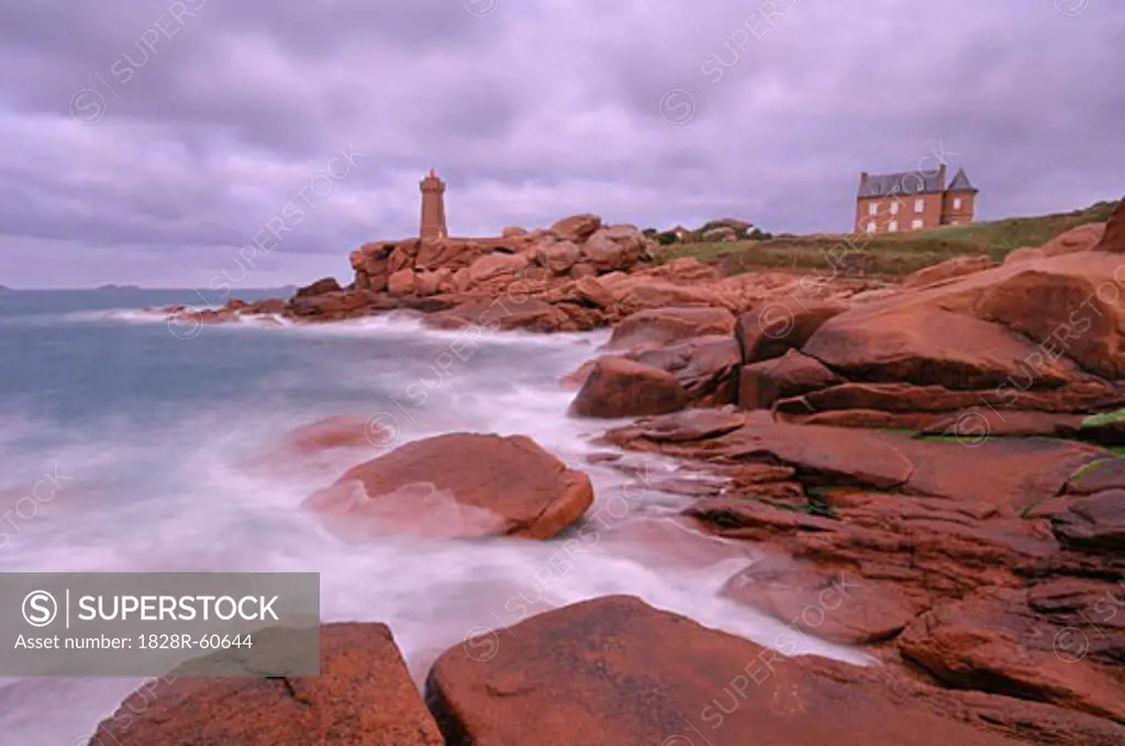 Mean-Ruz Lighthouse, Ploumanach, Cote De Granit Rose, Cotes-d'Armor, Brittany, France   