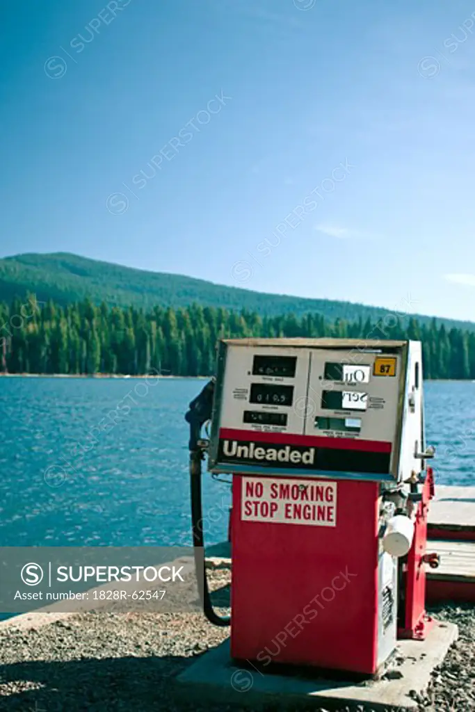 Gas Pump, Lake of the woods, Dead Indian Memorial Rd, Ashland, Oregon, USA   