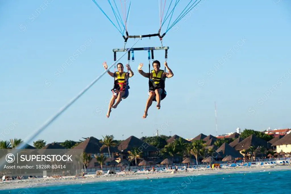 Couple Paragliding, Reef Playacar Resort and Spa Hotel, Playa del Carmen, Quintana Roo, Yucatan Peninsula, Mexico