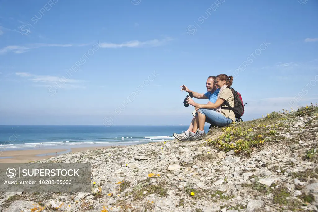 Couple on Beach, Camaret-sur-Mer, Finistere, Bretagne, France