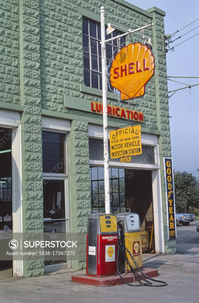 Shell Gasoline Station, Delaware Street, Walton, New York, USA, John Margolies Roadside America Photograph Archive, 1976