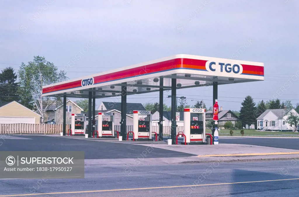 Citgo gas station, overall view, Route 2, Superior, Wisconsin, USA, John Margolies Roadside America Photograph Archive