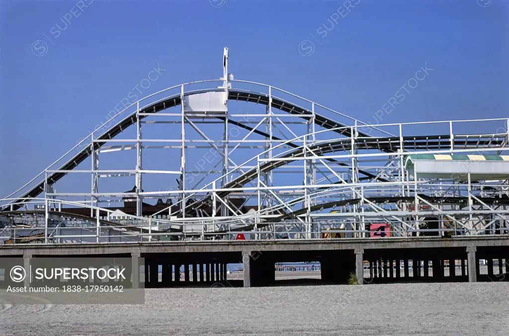 Hunt's Pier Roller Coaster, Wildwood, New Jersey, USA, John Margolies Roadside America Photograph Archive, 1978