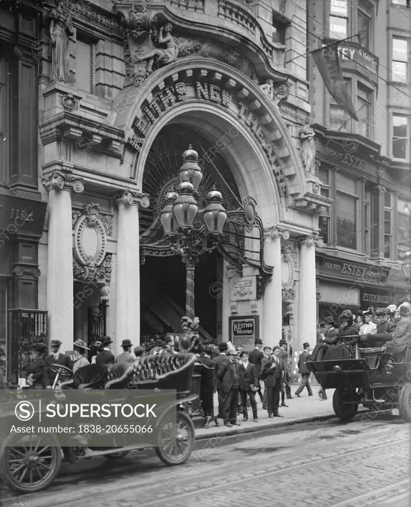Crowd and Automobiles in front of Keith's New Theatre, Philadelphia, Pennsylvania, USA, circa 1905