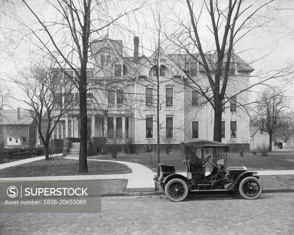 Automobile Parked in Front of Three-Story House, Detroit, Michigan, USA, circa 1910