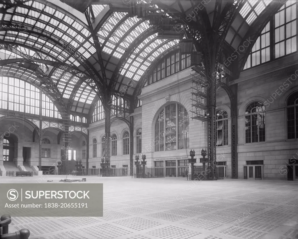 Concourse, Pennsylvania Station, New York City, USA, circa 1905