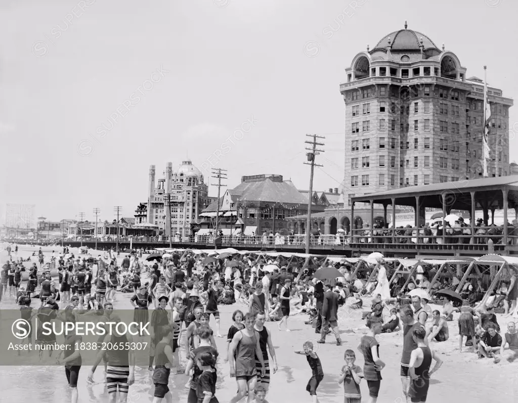 Bathers, Atlantic City, New Jersey, USA, circa 1910