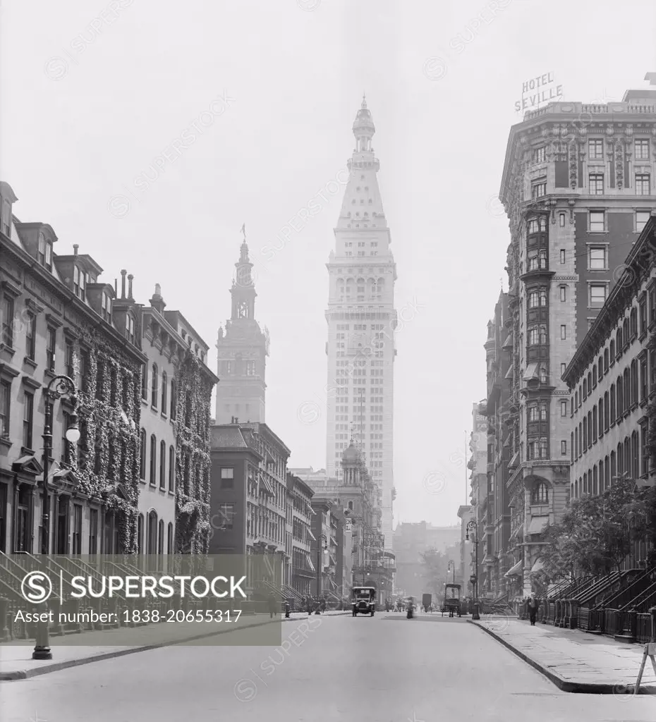 Madison Avenue and Metropolitan Life Tower, New York City, USA, circa 1910
