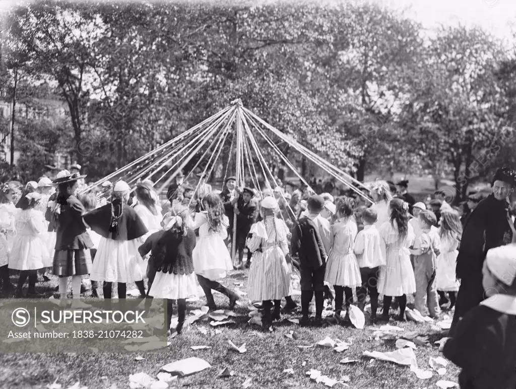 Children Performing Maypole Dance, Central Park, New York City, USA, circa 1905