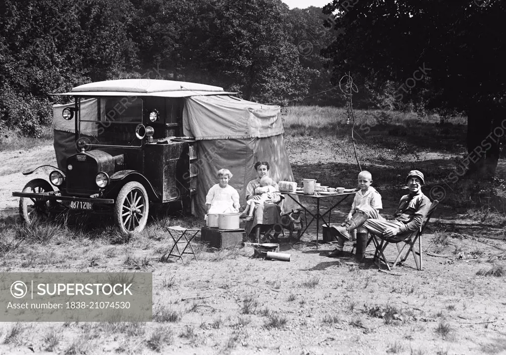Family Camping, Texas, USA, circa 1920