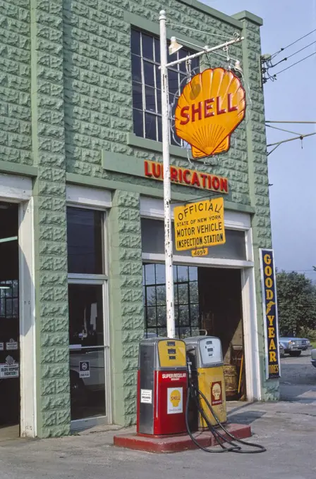 Shell Gasoline Station, Delaware Street, Walton, New York, USA, John Margolies Roadside America Photograph Archive, 1976