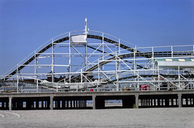 Hunt's Pier Roller Coaster, Wildwood, New Jersey, USA, John Margolies Roadside America Photograph Archive, 1978