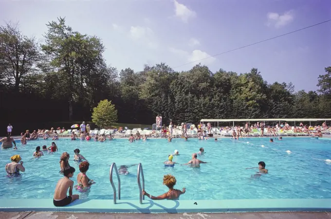 Crowd at the Pool, Raleigh Hotel and Resort, South Fallsburg, New York, USA, John Margolies Roadside America Photograph Archive, 1978