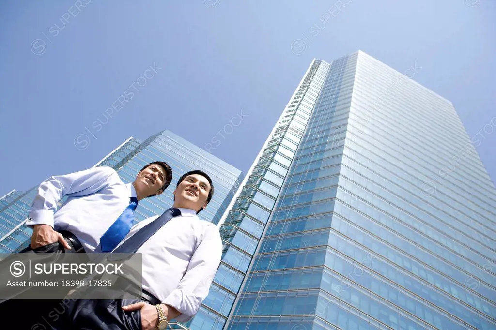 Businessmen in front of a office tower