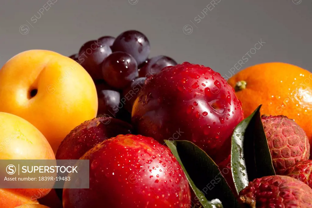 Close_up of a pile of fruits