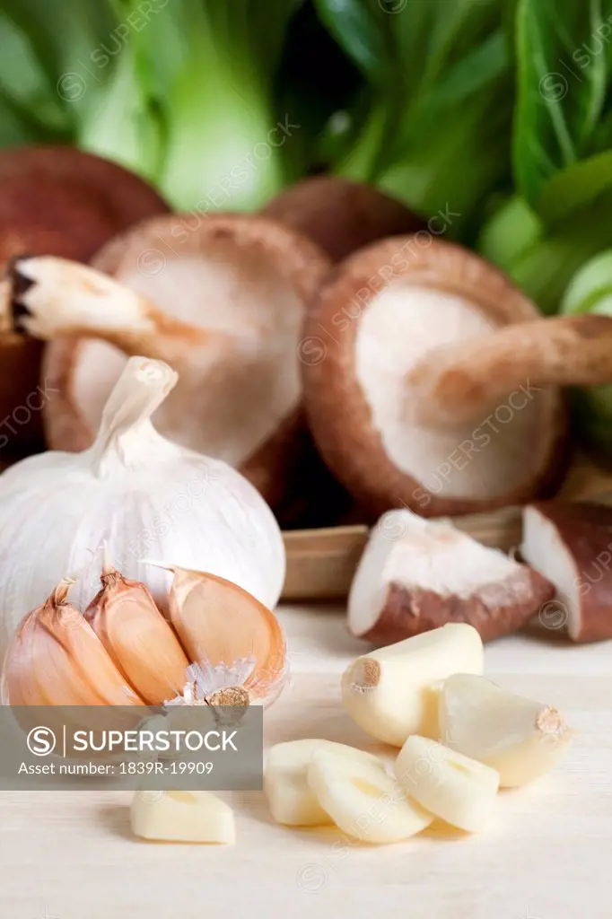 Garlic, Mushrooms and Bok Choy close_up