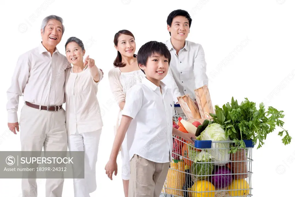 Multi_Generational Family Grocery Shopping