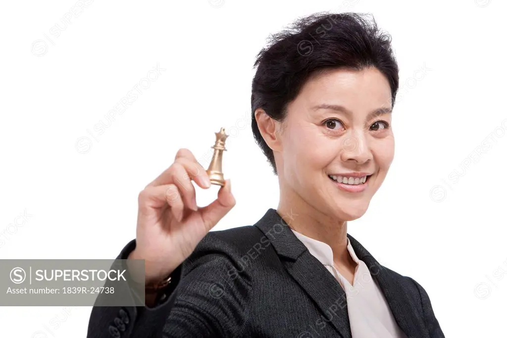 Middle_aged businesswoman holding a chess
