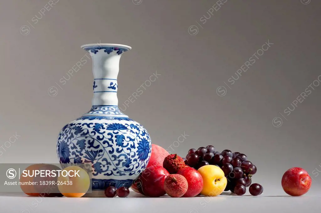 A pile of fruits and Chinese blue and white porcelain