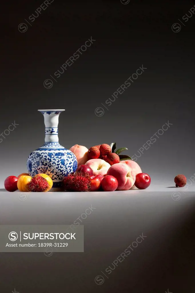 A pile of fruits and Chinese blue and white porcelain