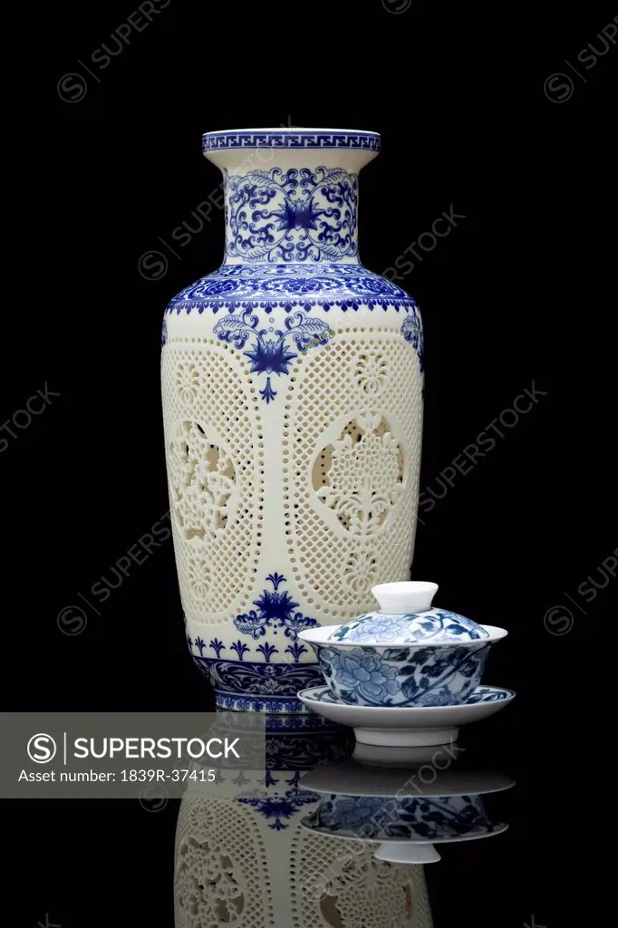 Ceramics, China, Vase and tea cup